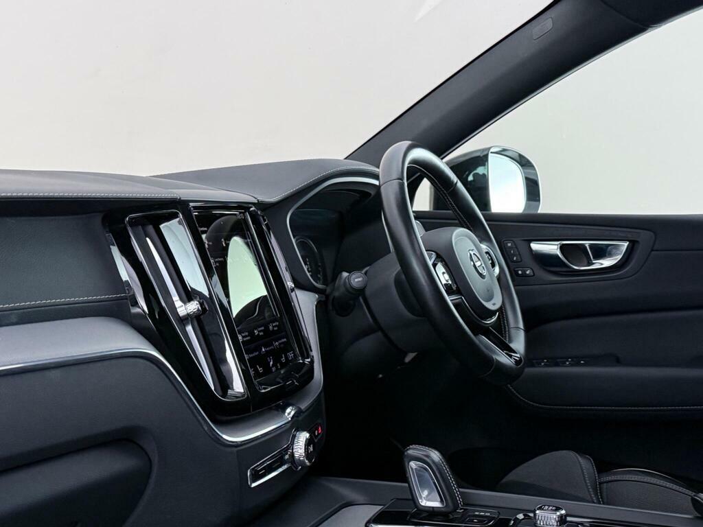 Volvo XC60 2.0H T8 Twin Engine Recharge 11.6Kwh R-design Pro DY21WZH White #4