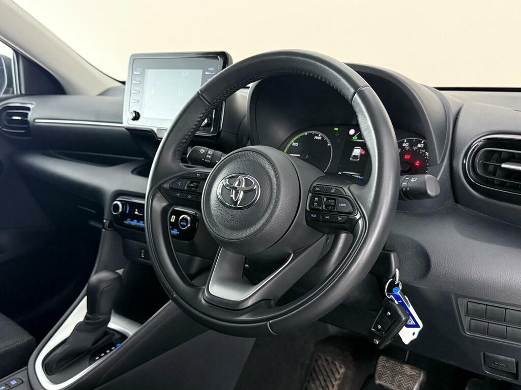 Toyota Yaris 1.5 Vvt-h Icon E-cvt Euro 6 Ss FP22UPF White #3