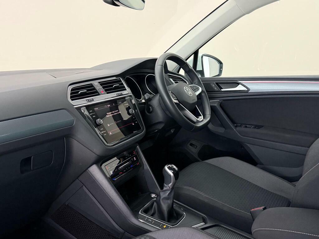 Volkswagen Tiguan 1.5 Tsi Active Euro 6 Ss BL22JCJ White #4