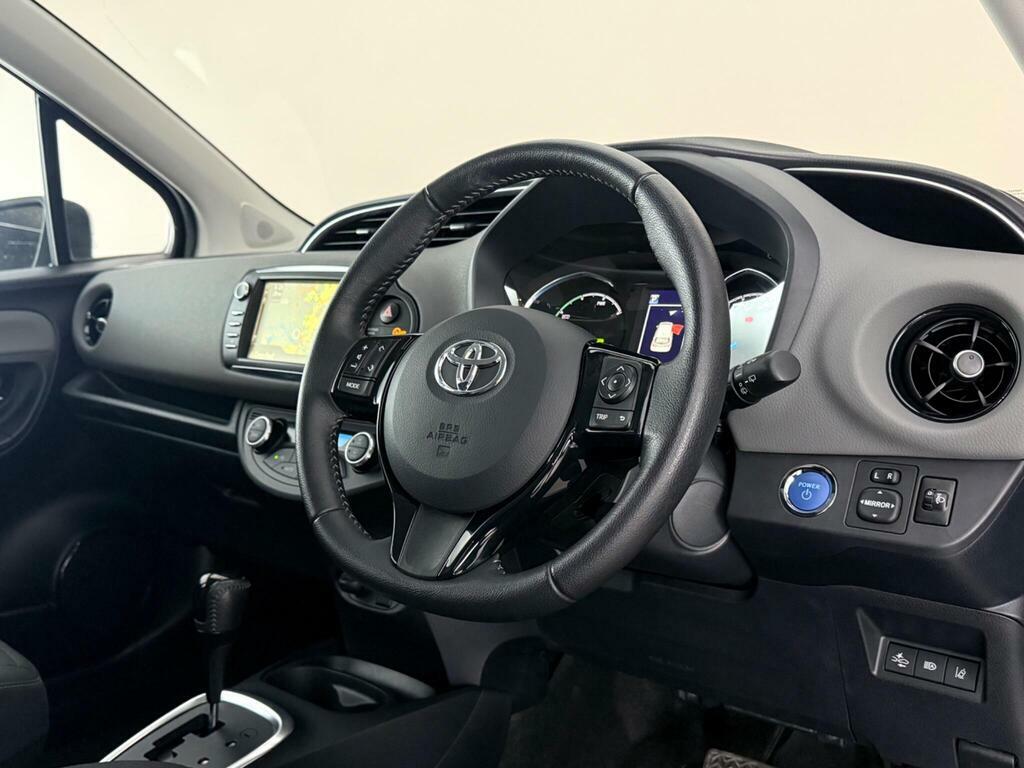 Toyota Yaris 1.5 Vvt-h Icon Tech E-cvt Euro 6 Ss LR69YXO Silver #3