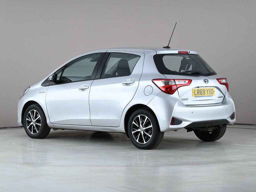Toyota Yaris 1.5 Vvt-h Icon Tech E-cvt Euro 6 Ss LR69YXO Silver #6