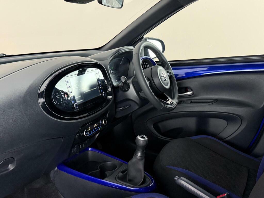 Toyota Aygo X 1.0 Vvt-i Edge Euro 6 Ss YP22OJX Blue #4