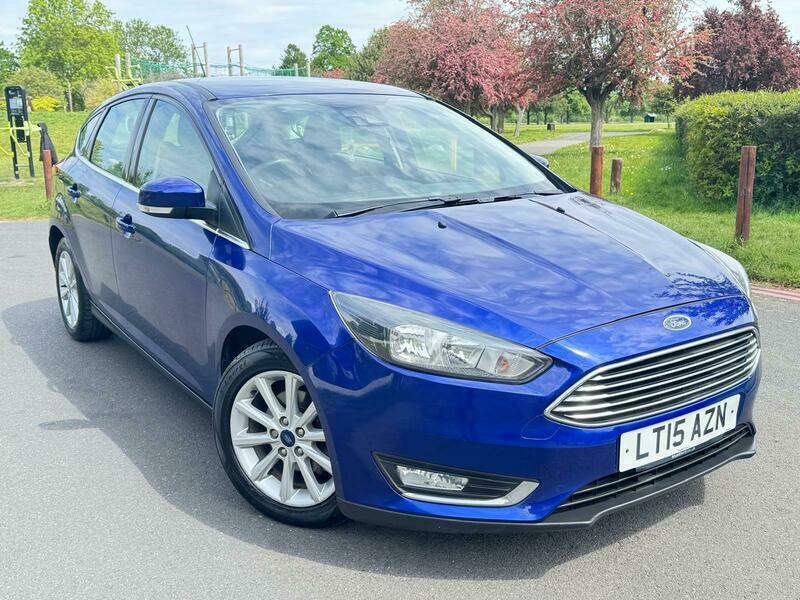 Ford Focus Titanium Blue