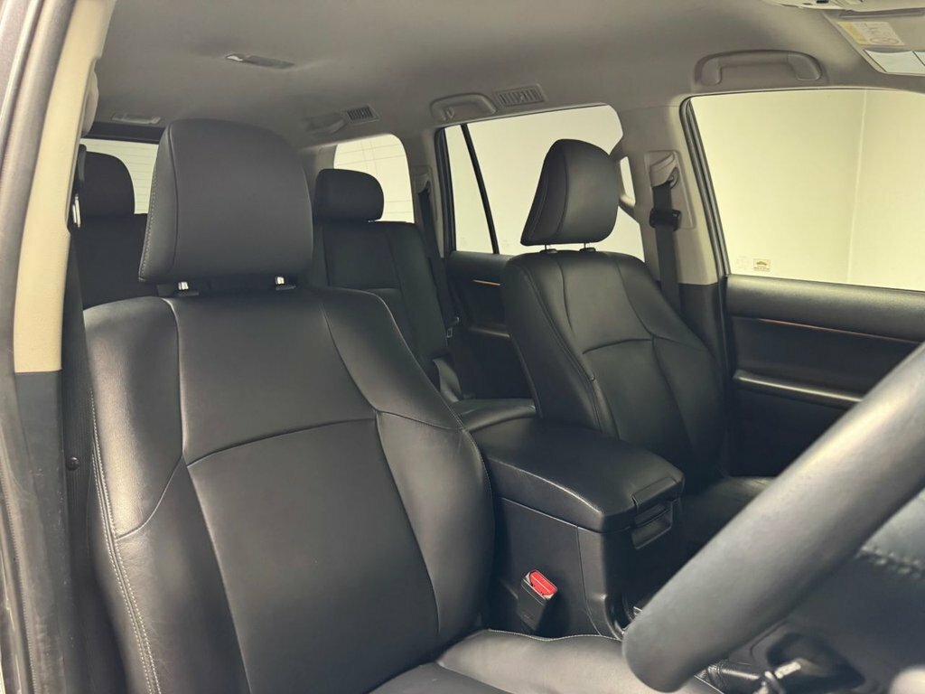 Toyota Land Cruiser 2.8 D-4d Icon 7 Seats - 2017 67 White #19