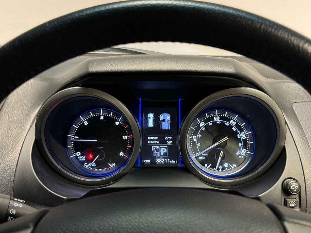 Toyota Land Cruiser 2.8 D-4d Icon 7 Seats - 2017 67 White #29