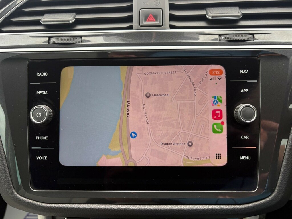 Volkswagen Tiguan 2.0 Tdi Se Navigation Euro 6 Ss NA68EWU Grey #4