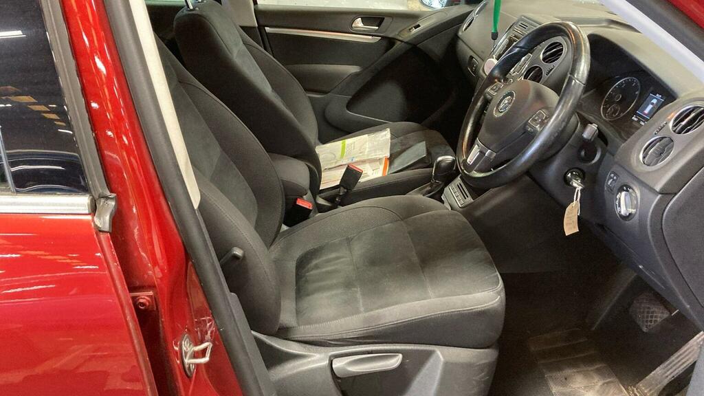 Volkswagen Tiguan Suv 2.0 Tdi Bluemotion Tech Match Dsg 4Wd Euro 5 PJ63JYX Red #4