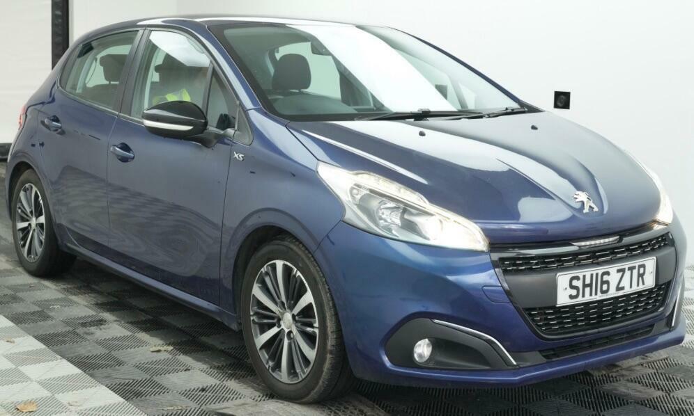 Peugeot 208 1.2 Puretech Xs White Euro 6 Blue