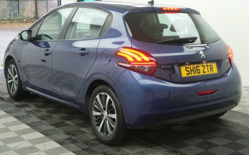 Peugeot 208 1.2 Puretech Xs White Euro 6 SH16ZTR Blue #2