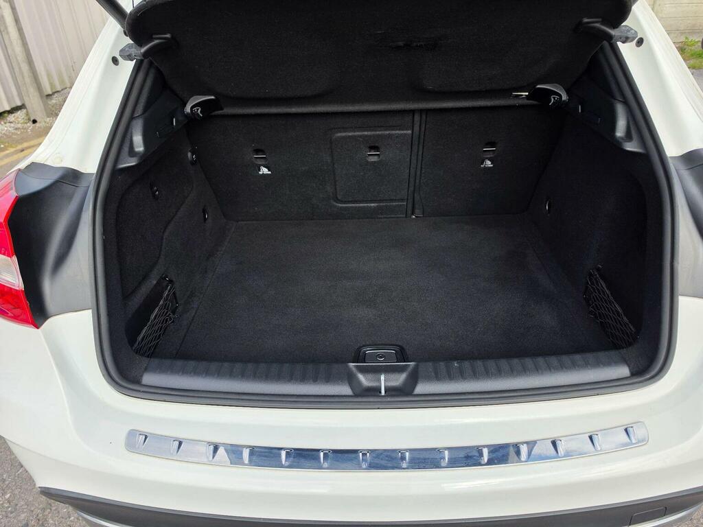 Mercedes-Benz GLA Class Suv 2.1 Gla200d Amg Line 7G-dct Euro 6 Ss YA68FRD White #6