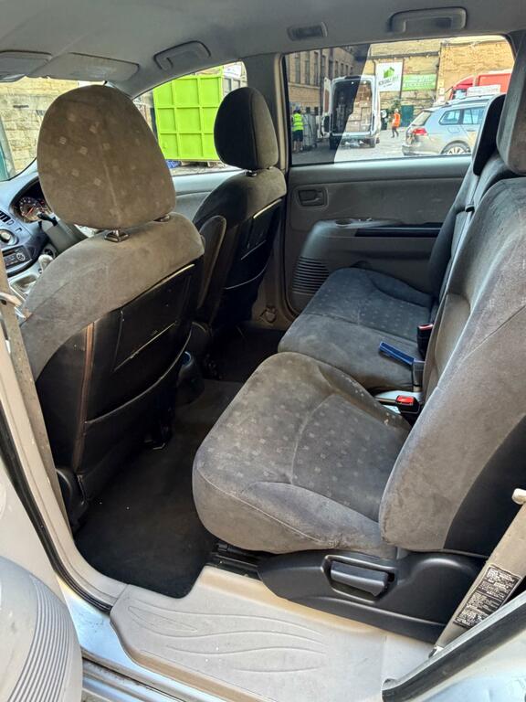 Mitsubishi Grandis 2.4 Warrior Silver #11