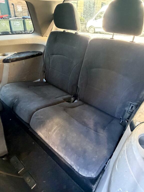 Mitsubishi Grandis 2.4 Warrior Silver #12