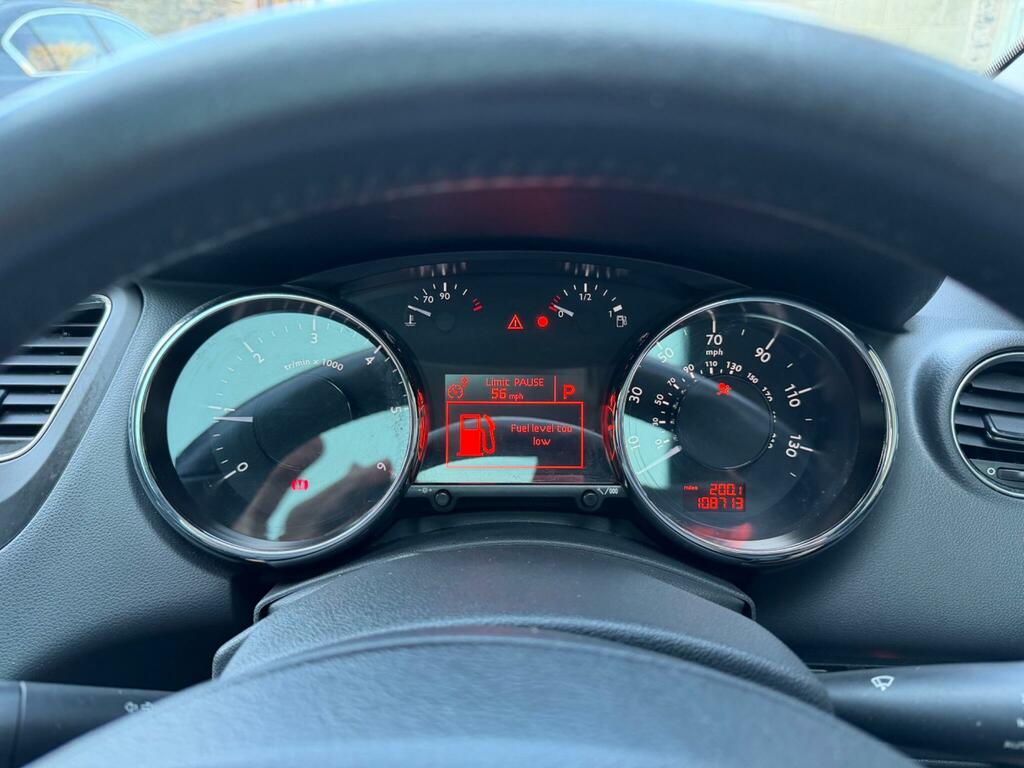 Peugeot 5008 E-hdi Active Red #18