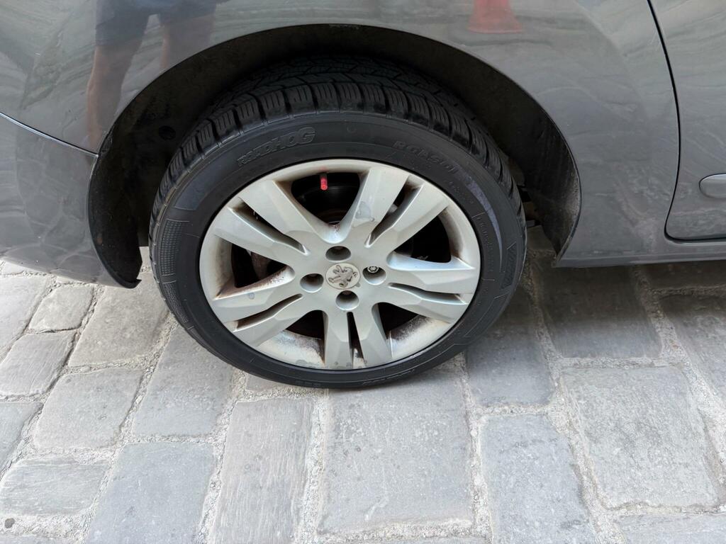 Peugeot 5008 E-hdi Active Red #17