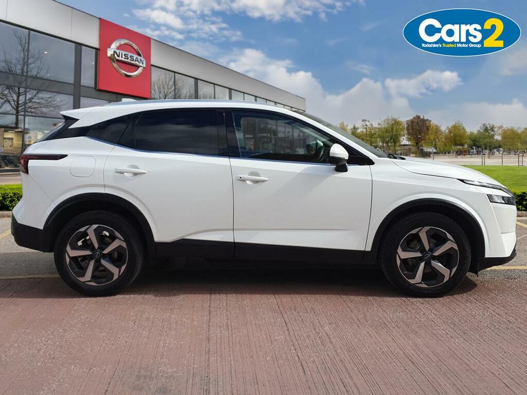 Nissan Qashqai 1.3 Dig-t Mh N-connecta DP73NYD White #2