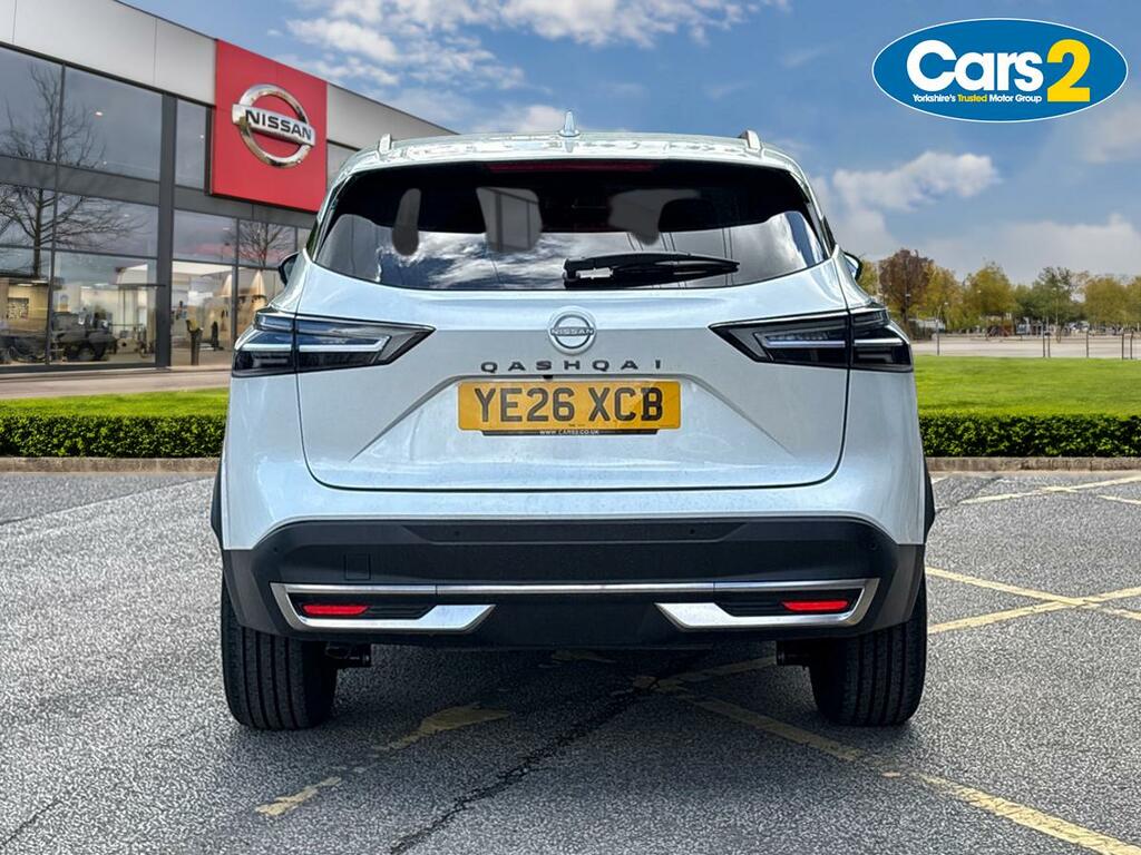 Nissan Qashqai 1.3 Dig-t Mh N-connecta YE26XCB White #4