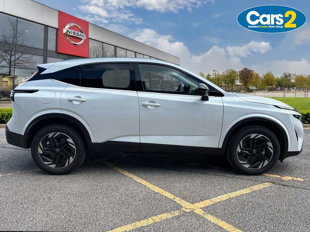 Nissan Qashqai 1.3 Dig-t Mh N-connecta YE26XCB White #2