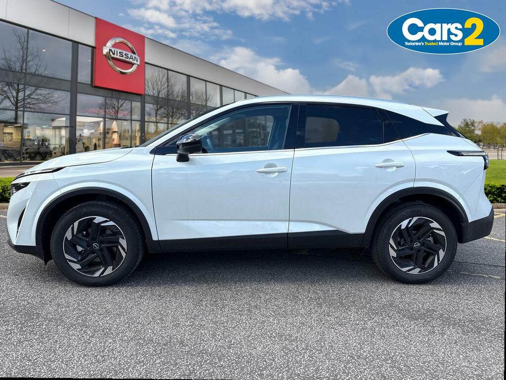 Nissan Qashqai 1.3 Dig-t Mh N-connecta YE26XCB White #6