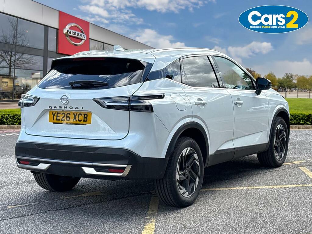 Nissan Qashqai 1.3 Dig-t Mh N-connecta YE26XCB White #3