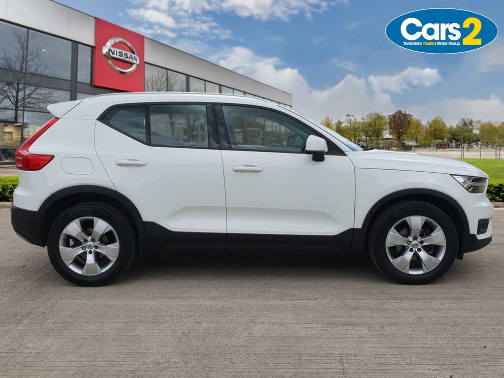 Volvo XC40 2.0 D3 Momentum Pro White #2