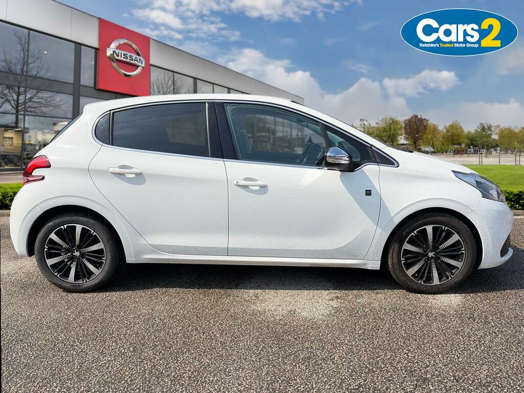 Peugeot 208 1.2 Puretech 82 Tech Edition Start Stop CE68LHH White #2