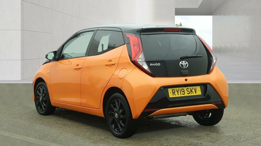Toyota Aygo 1L X-cite RY19SKV Orange #3