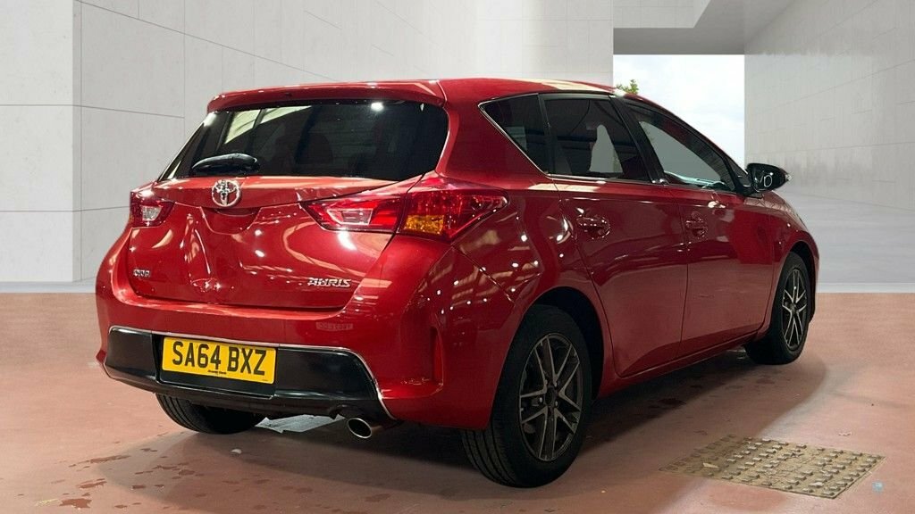 Toyota Auris 1.6L Icon Plus Red #4