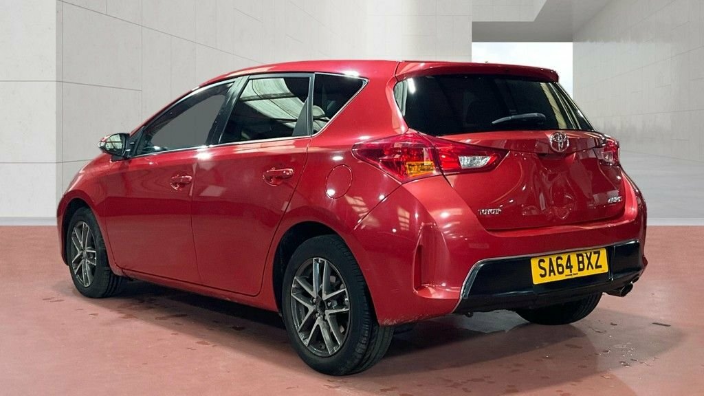 Toyota Auris 1.6L Icon Plus Red #3