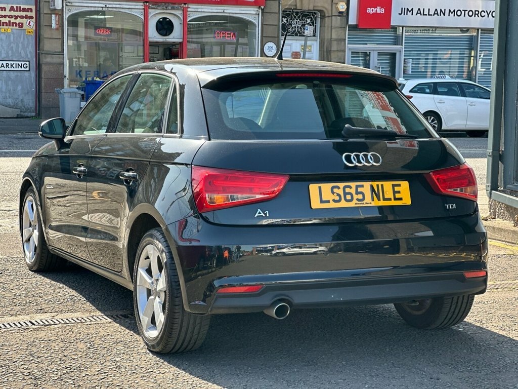 Audi A1 1L Sport Black #4