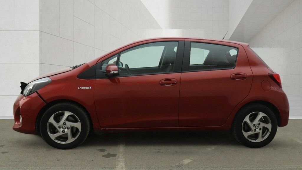 Toyota Yaris 1L Active LX64FMV Red #6