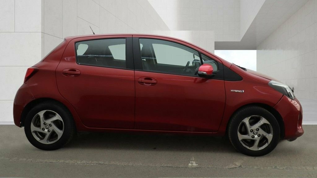Toyota Yaris 1L Active LX64FMV Red #5