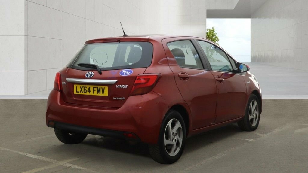 Toyota Yaris 1L Active LX64FMV Red #4