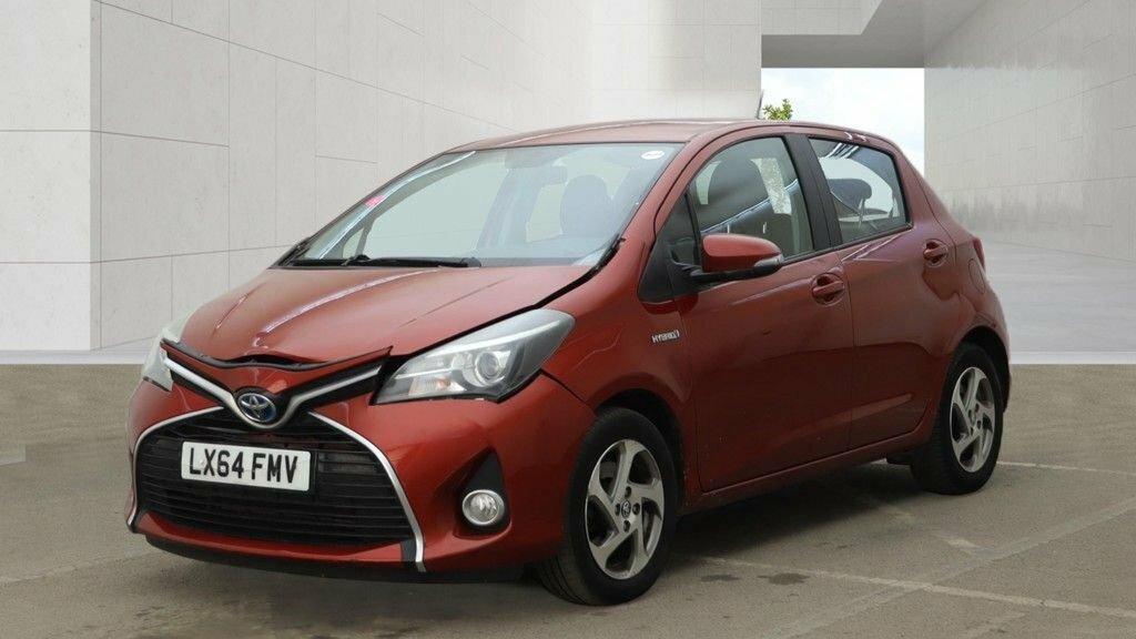 Toyota Yaris 1L Active LX64FMV Red #2