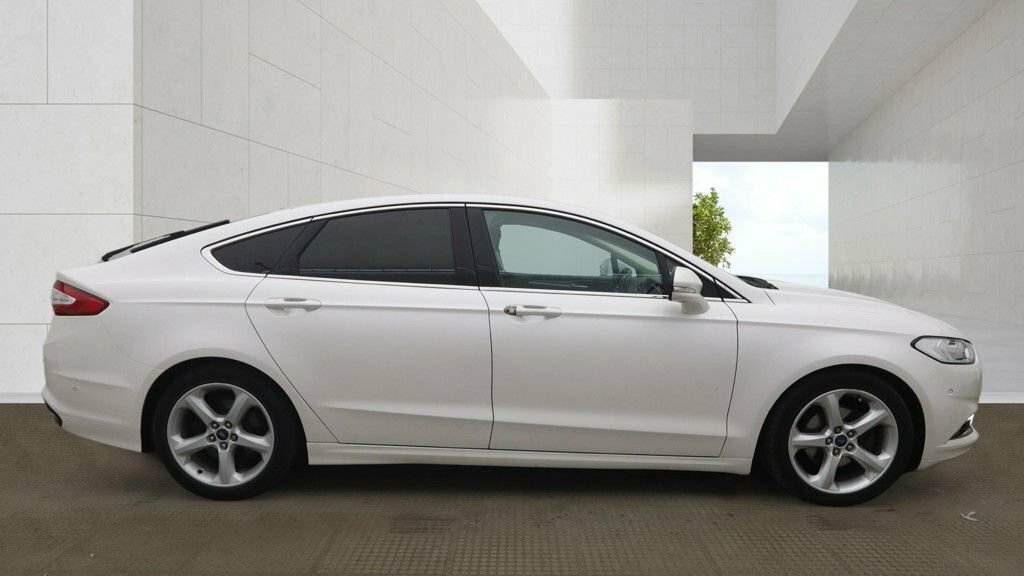 Ford Mondeo 2L Titanium ET16XFR White #5