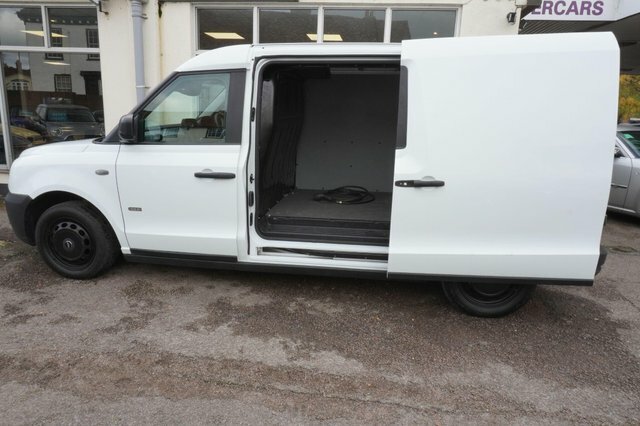 LEVC VN5 31Kwh City Panel Van Plug-in Hybrid Aut White #6