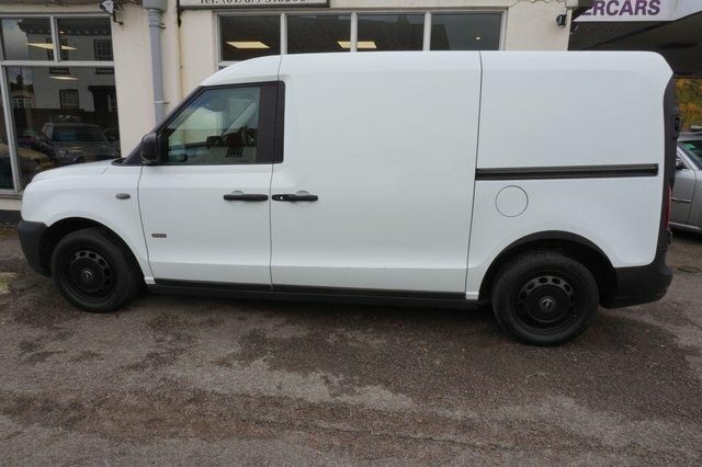 LEVC VN5 31Kwh City Panel Van Plug-in Hybrid Aut White #4