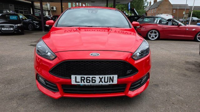 Ford Focus 2.0T Ecoboost St-3 Euro 6 Ss LR66XUN Red #2