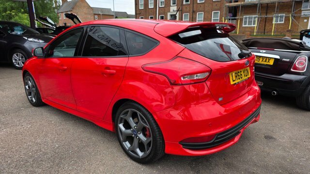 Ford Focus 2.0T Ecoboost St-3 Euro 6 Ss LR66XUN Red #4