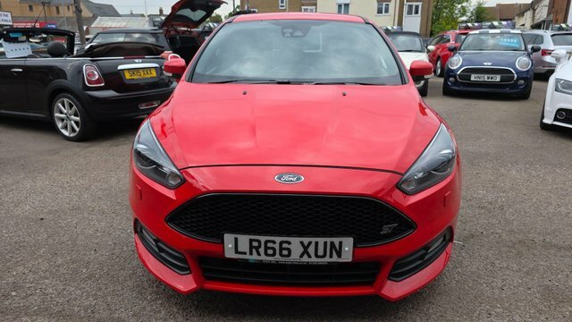 Ford Focus 2.0T Ecoboost St-3 Euro 6 Ss LR66XUN Red #5