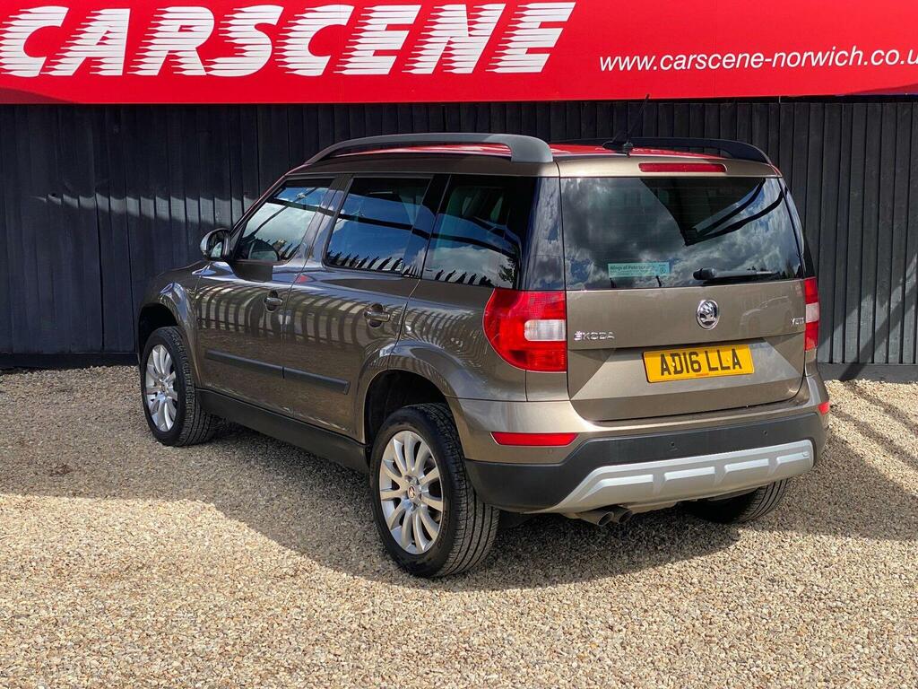 Skoda Yeti Suv 2.0 Tdi Se Outdoor Euro 6 Ss 201616 Brown #5