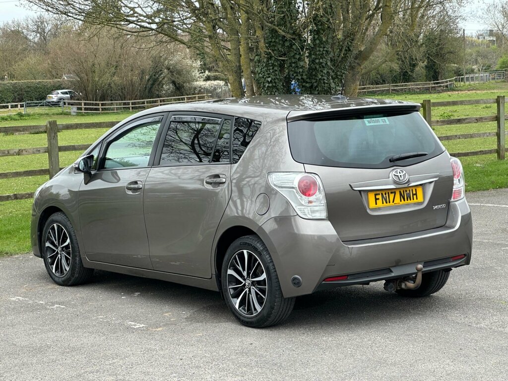 Toyota Verso 1.8 V-matic Design Multidrive S Euro 6 7 Seat Brown #5