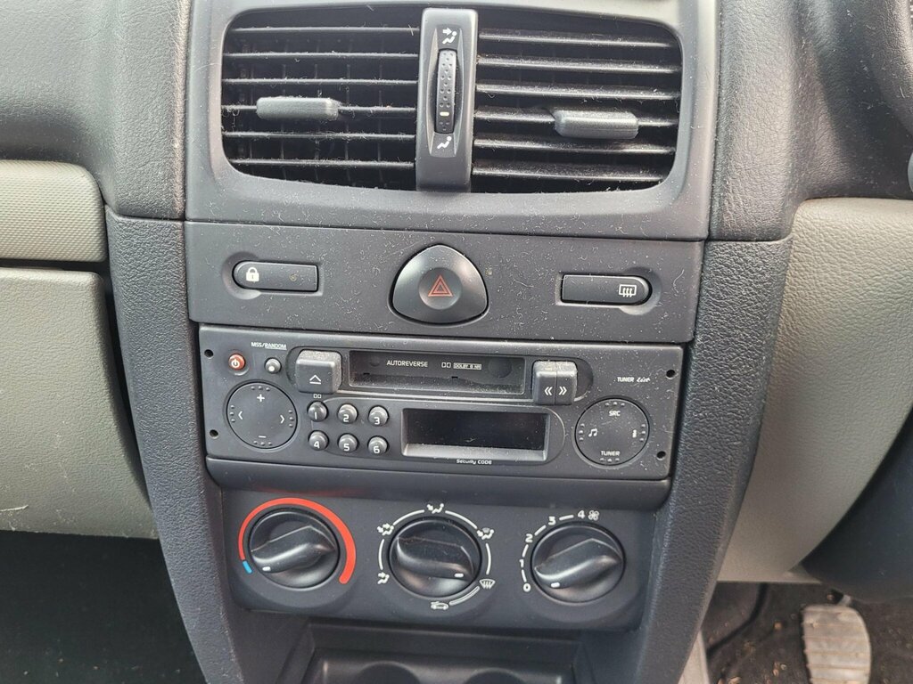 Renault Clio 2.0 16V Renaultsport Silver #11