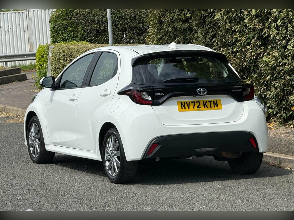 Toyota Yaris 1.5 Vvt-h Icon Hatchback Hybrid E-cvt E NV72KTN White #4