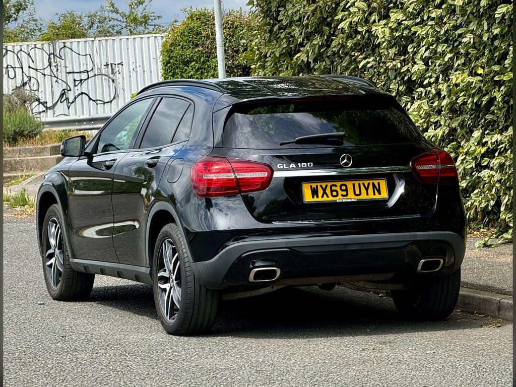 Mercedes-Benz GLA Class 1.6 Gla180 Gpf Urban Edition Suv 7G-dct WX69UYN Black #2
