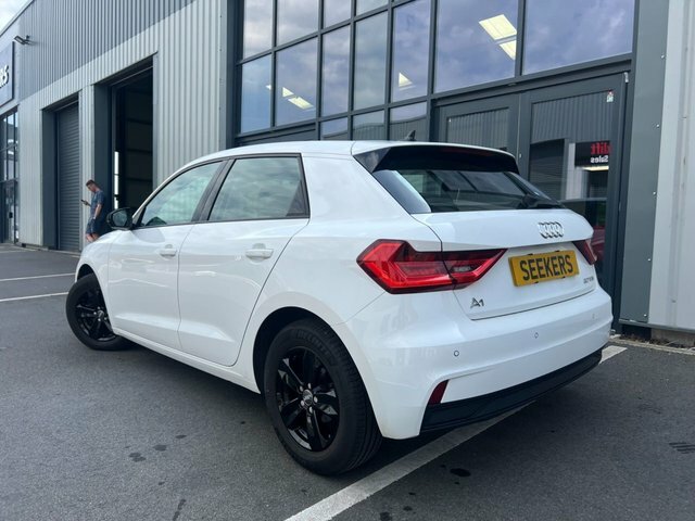 Audi A1 Tfsi 30 Technik Sportback LR20XZC White #2