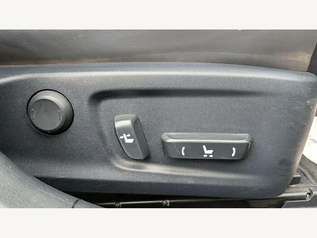 Lexus IS 300H Luxury Cvt Navigation #32