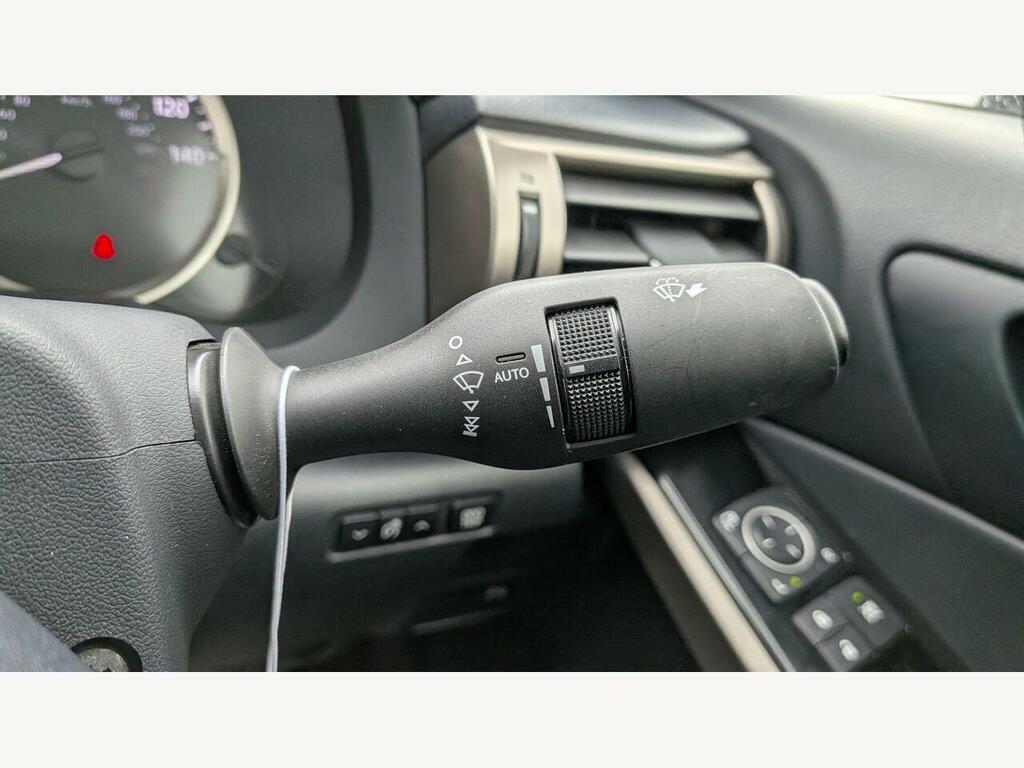Lexus IS 300H Luxury Cvt Navigation #40