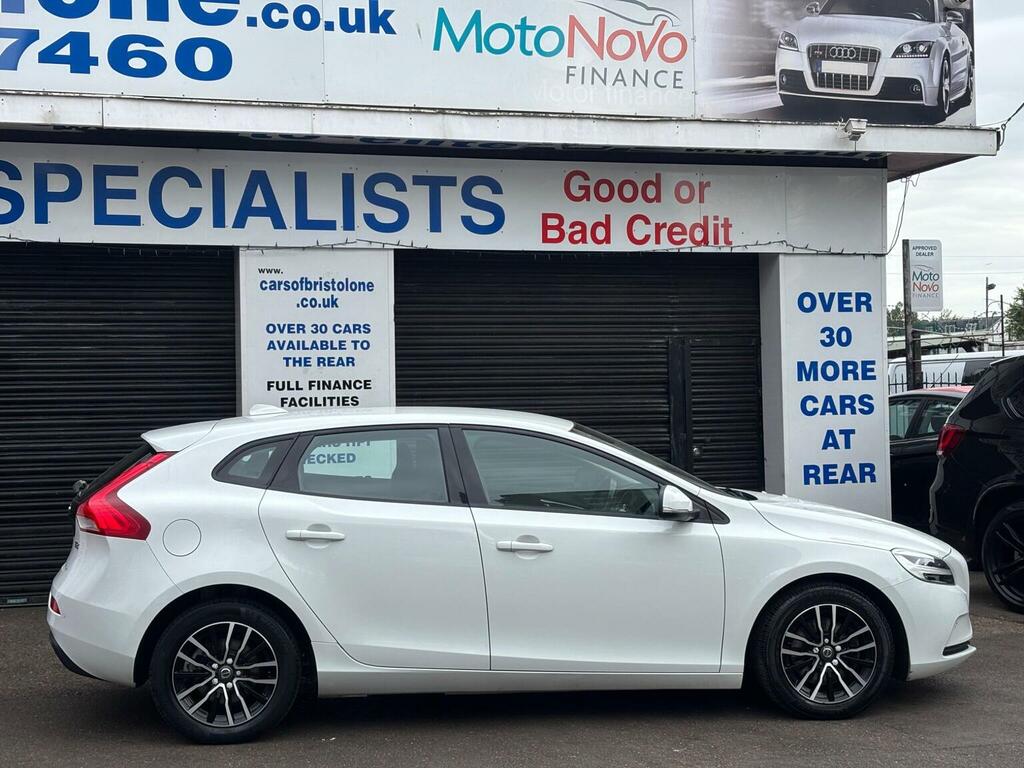 Volvo V40 Hatchback 2.0 T2 R-design Edition Euro 6 Ss FX19NLA White #2