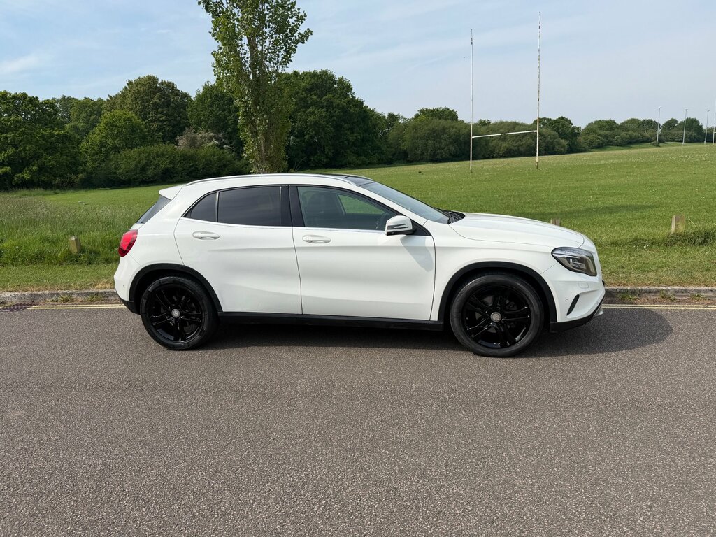 Mercedes-Benz GLA Class 2.1 Gla220 Cdi Se Premium Plus 4Matic BG14HXW White #2