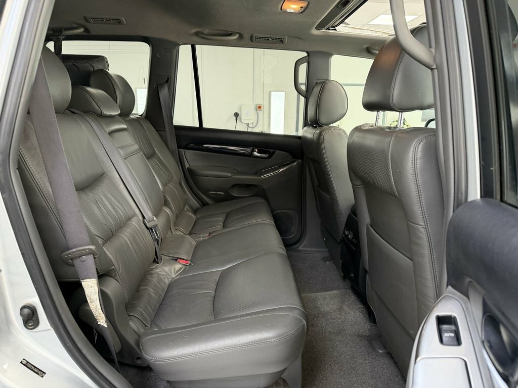 Toyota Land Cruiser 3.0 D-4d Invincible 171 Bhp Silver #24